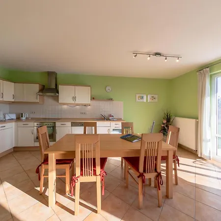Storchenrast - Mit Kamin & Terrasse Am Fleesensee Appartement