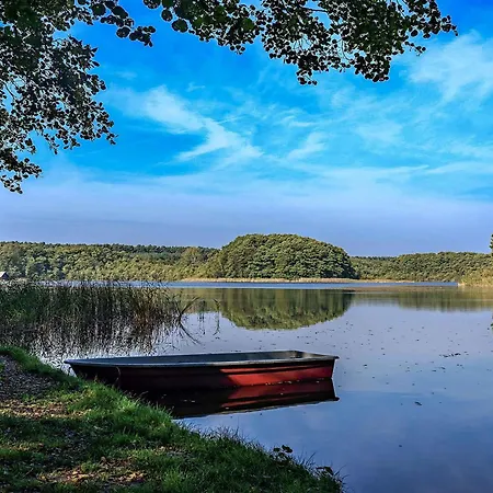 アパート Storchenrast - Mit Kamin & Terrasse Am Fleesensee *